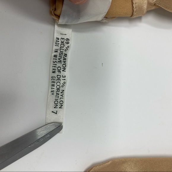 Vintage Simpson’s gold satin gloves size 7 - Picture 6 of 8